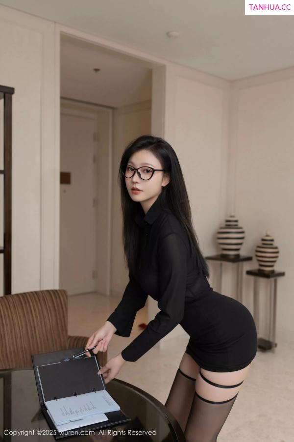 安然Maleah  [XiuRen]高清写真图 2025.03.11 No.9999 安然anran 美腿黑丝第7张图片